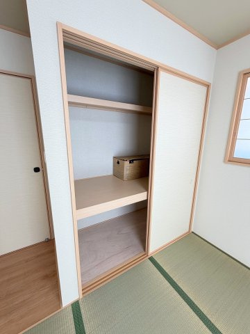 三郷市戸ケ崎5丁目　新築戸建　全10棟　G号棟の収納|和室にはお布団の収納に便利な押入付きです