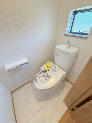 三郷市戸ケ崎5丁目　新築戸建　全10棟　G号棟のトイレ|2階のトイレです
