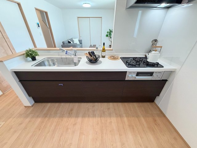 三郷市戸ケ崎5丁目　新築戸建　全10棟　G号棟のキッチン|会話の弾む対面システムキッチンです