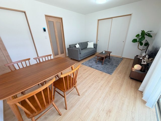 三郷市戸ケ崎5丁目　新築戸建　全10棟　G号棟の居間・リビング|家族団らんで過ごすリビングは15帖の広さを確保