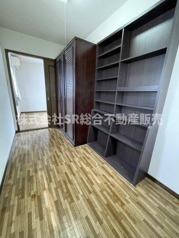 喜里川町中古戸建の収納|容量たっぷりのウォークインクローゼット♪