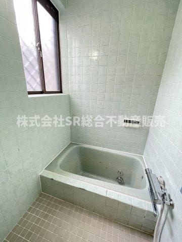 喜里川町中古戸建の浴室|お風呂には窓もあり、換気がバッチリとできます☆