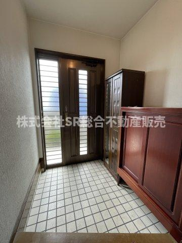 喜里川町中古戸建の玄関|玄関にはシューズボックスもあり、広く使えます！