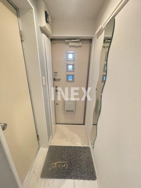 横浜市港北区篠原東１丁目のアパートの玄関