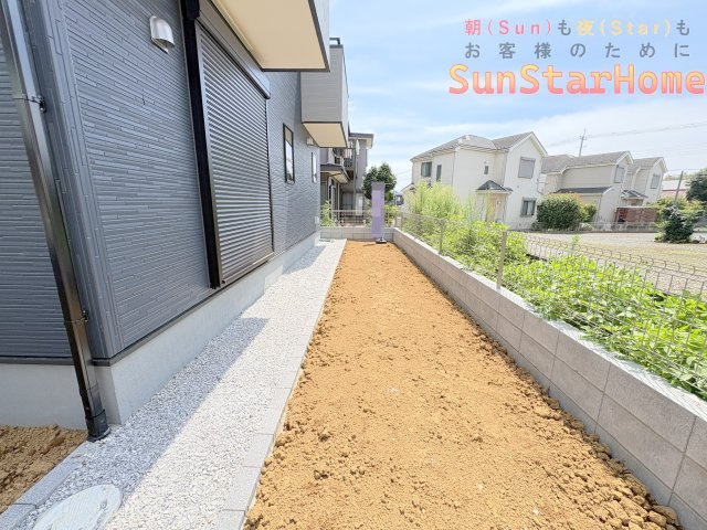 【サンスターホーム】青梅市今井　5LDK　車並列2台の庭
