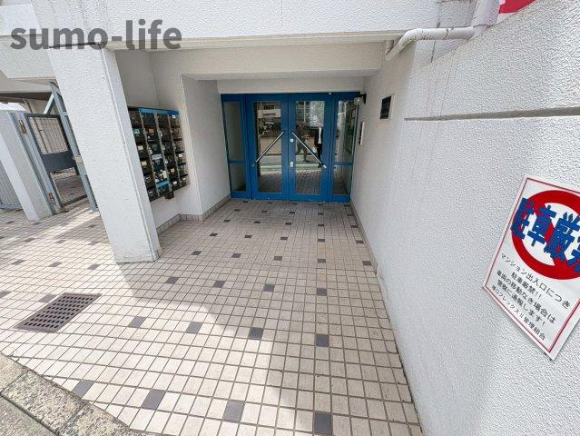 プチ塚口のエントランス