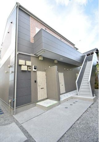 横浜市戸塚区汲沢８丁目のアパートのエントランス
