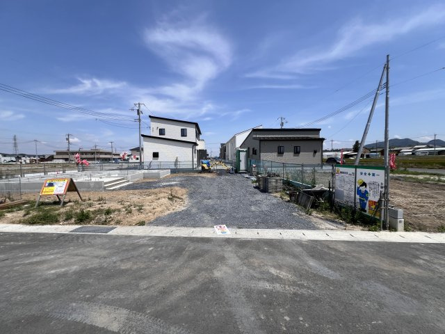 新築　甘楽町金井　全4区画　1号棟　の駐車場|　駐車スペースは建物西側に並列2台分可能です！