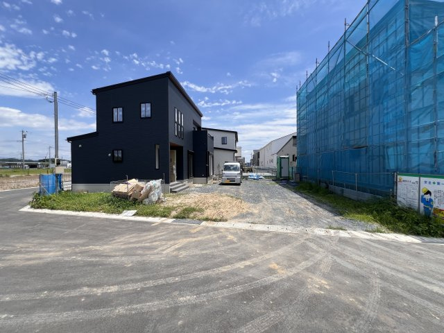 新築　甘楽町金井　全4区画　1号棟　の駐車場|　駐車スペースは建物西側に並列2台分可能です！