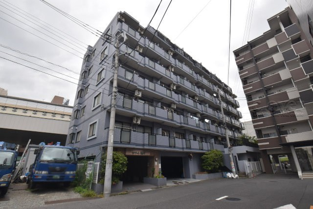 【外観】 | セザール錦糸町 | 私たち不動産業スタッフは、よく「いい面構えの建物です」「雰囲気ありますねえ」という言葉を使いますが、当マンションもまさにそのような姿で佇んでいます。～即日のご見学可能～　お問合せはお気軽にどうぞ。