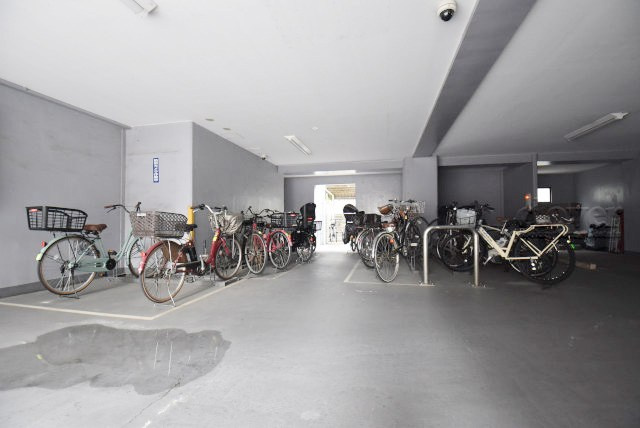 【駐輪場】 | セザール錦糸町 | 自転車置き場。マンションの共用部にあたります。空きの有無や駐輪料金、各戸の台数制限などについては、改めてお問い合わせください。～即日のご見学可能～　お問合せはお気軽にどうぞ。