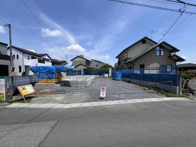新築　藤岡市森　1区画　の駐車場|　駐車スペースは建物南側に並列2台分可能です！
