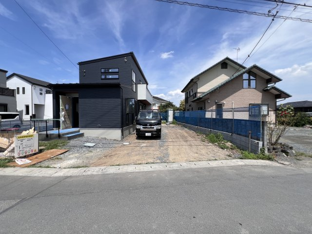 新築　藤岡市森　1区画　の駐車場|　駐車スペースは建物南側に並列2台分可能です！