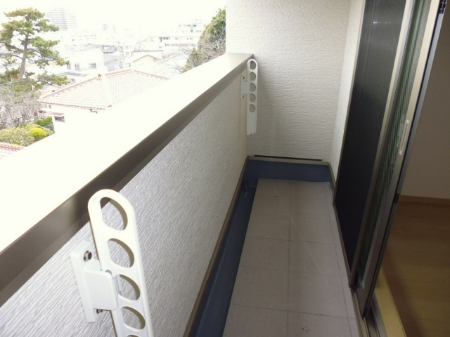 ヒルズ高丸のバルコニー