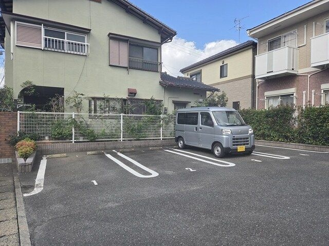 アルカンシエルの駐車場