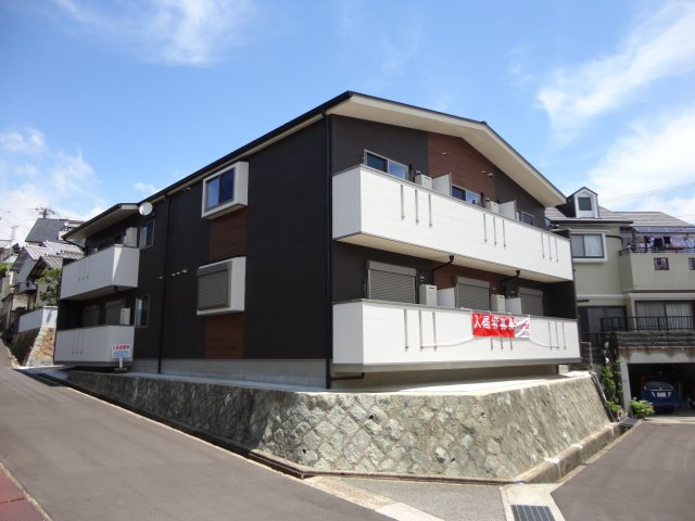 ノイシュヴァン朝霧山手（旧GLAハート朝霧山手）の外観|外観もきれいです