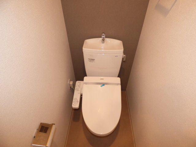 大阪市中央区谷町７丁目の賃貸マンションのトイレ