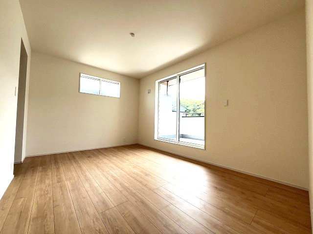 【寝室】 | 福岡市西区野方4丁目　1号棟（全1棟）【仲介手数料無料・0円】 | 現地写真。2階主寝室です。