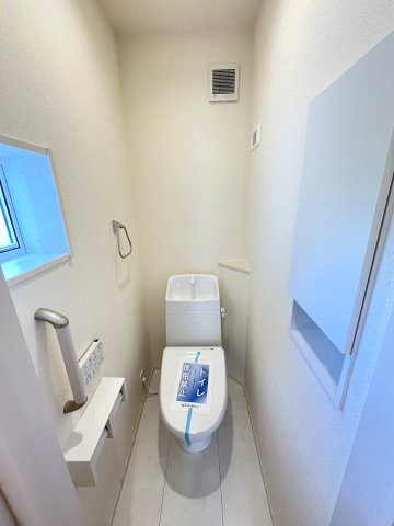 【トイレ】 | 福岡市西区野方4丁目　1号棟（全1棟）【仲介手数料無料・0円】 | 現地写真。2階にもトイレです。