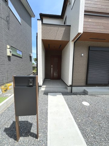 【玄関】 | 福岡市西区野方4丁目　1号棟（全1棟）【仲介手数料無料・0円】 | 現地写真。