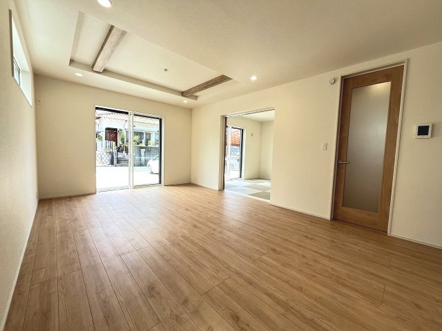 【居間・リビング】 | 福岡市西区野方4丁目　1号棟（全1棟）【仲介手数料無料・0円】 | 現地写真。
