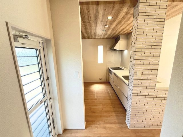 【キッチン】 | 福岡市西区野方4丁目　1号棟（全1棟）【仲介手数料無料・0円】 | 現地写真。
