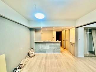 【居間・リビング】 | アデニウム北加賀屋 | 現地見学当日から承っております♪現地周辺の環境や、駅までの道お家探しを始めてみようと思われたら是非【イエストア】までお気軽にご相談下さいませ♪