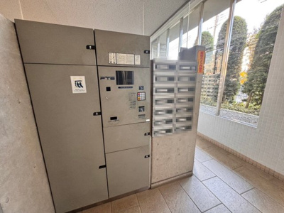 【その他共用部分】 | アデニウム北加賀屋 | 【宅配ボックス】不在時にも荷物が受け取れるので、便利ですね！