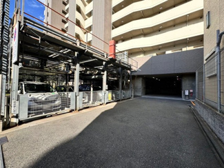 【駐車場】 | アデニウム北加賀屋 | 駐車場月額：10,000円～15,000円です♪愛車の置き場所に困りませんね♪（空状況は要確認）