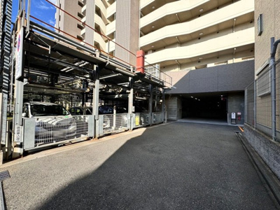 【駐車場】 | アデニウム北加賀屋 | 駐車場月額：10,000円～15,000円です♪愛車の置き場所に困りませんね♪（空状況は要確認）