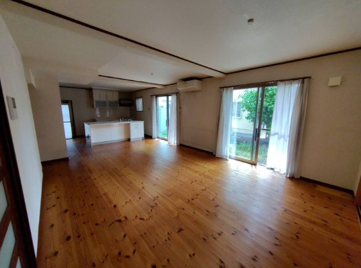 藤光1丁目戸建ての居間・リビング|ゆったりとしたリビングです