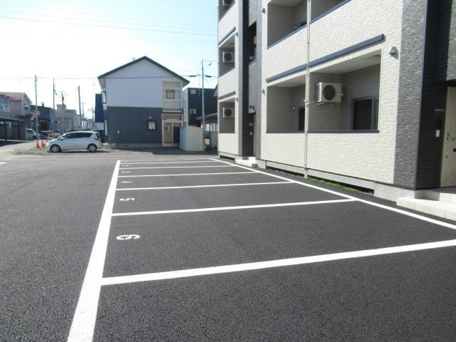 KN白樺16.20の駐車場