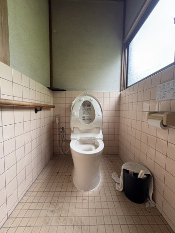 敷地1000㎡超！自然に包まれる古民家平家のトイレ