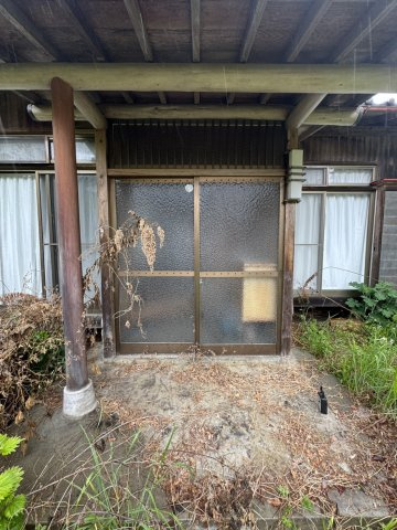 敷地1000㎡超！自然に包まれる古民家平家の玄関