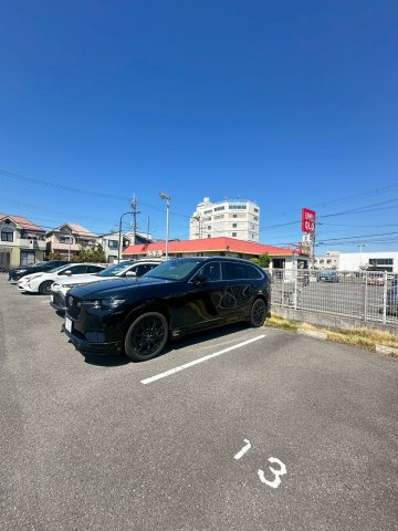 ファミーユ大阪高槻の駐車場