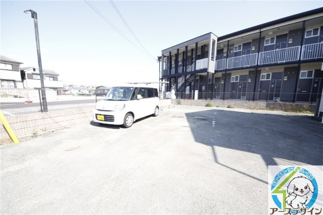 ウエストアイルⅢの駐車場