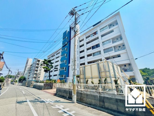 香枦園シーサイドヴィラの外観|白を基調とした清潔感のある外観。日々の暮らしに心地よく馴染む佇まい。