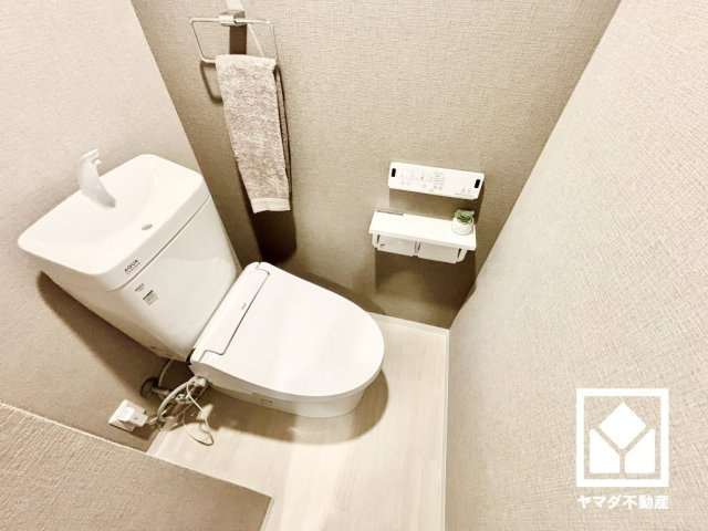 香枦園シーサイドヴィラのトイレ|明るく清潔感溢れるトイレです。温水洗浄便座付きで、季節を問わずいつでも温かい便座をお使いいただけます。