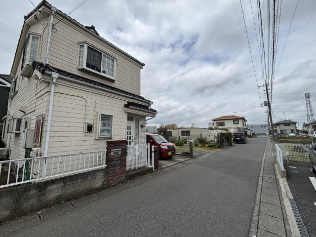 中古戸建　加須市礼羽の前面道路含む現地写真