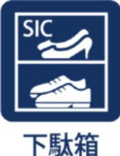昭島つつじが丘ハイツ北24号棟の玄関|【Shoes cloakroom】
◆シューズクローク◆帰宅し玄関を入ると容量たっぷりなシューズクローク。そこにはお気に入りのチャカブーツやジョンロブのストレートチップを眺める。そんな時間も悪くない。