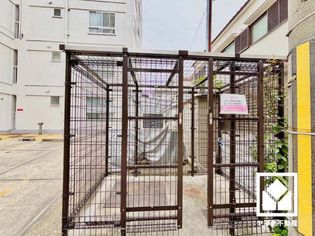 甲子園第7コーポラスのその他共用部分|衛生面への配慮もうかがえる、心地よく利用できるごみ置き場です。