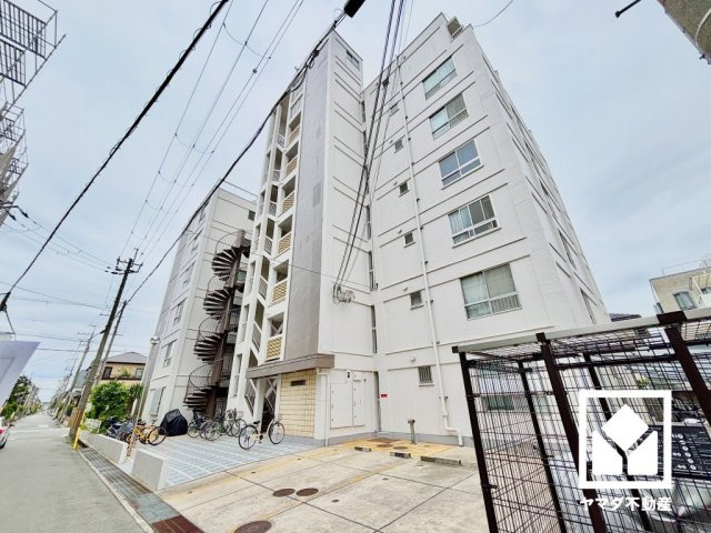 甲子園第7コーポラスの外観|3沿線利用可能で、毎日の通勤・通学だけでなく、休日のお出かけまで利便性に優れています。