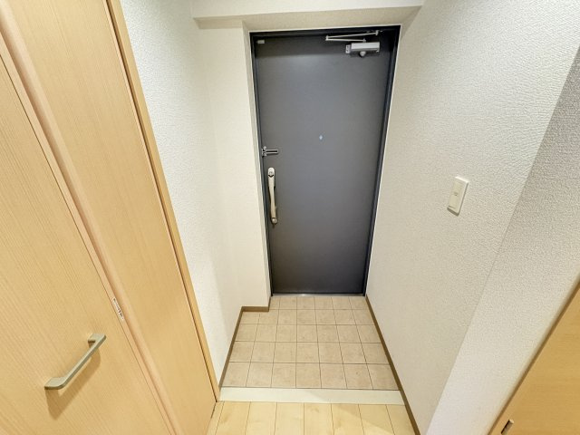 オーシャン幸SCの玄関|写真は同建物の別部屋を参考に掲載しております。