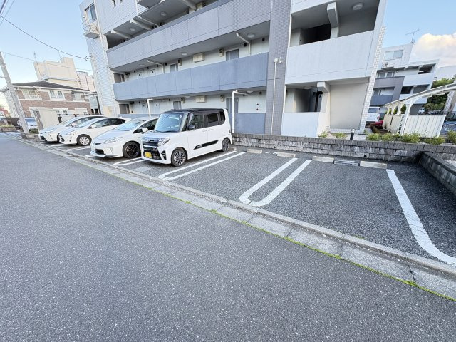 オーシャン幸SCの駐車場