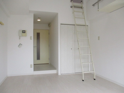 【居間・リビング】 | リセスコート２ | 白を基調にしたきれいなお部屋です