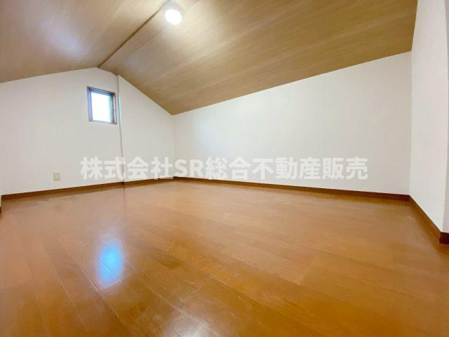 俊徳町5丁目中古戸建の洋室|ロフト部分は女性・子供は立てます。お子様の遊び場、物置等に使用できます！