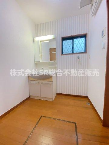 俊徳町5丁目中古戸建の脱衣所|室内洗濯機置場もあり清潔感のある脱衣場です！