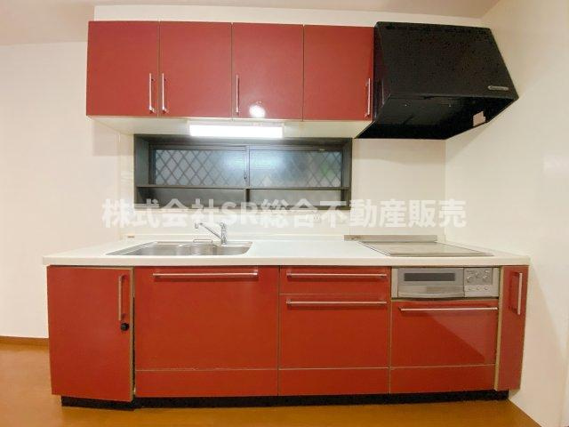 俊徳町5丁目中古戸建のキッチン|システムキッチンはIHコンロでガスより安全に調理でき、お掃除も楽です♪