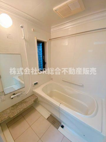 俊徳町5丁目中古戸建の浴室|足を伸ばしてゆったりと浸かれる浴槽です♪