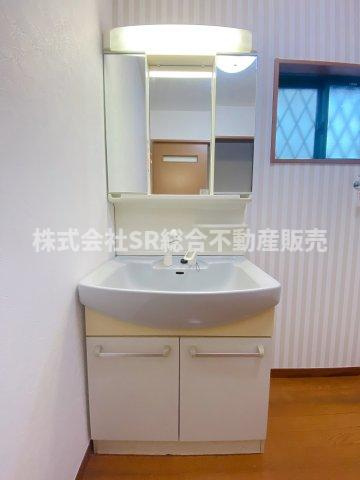 俊徳町5丁目中古戸建の独立洗面台|朝の身支度には欠かせない独立洗面化粧台